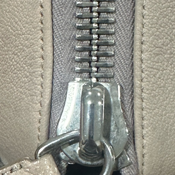 Givenchy Antigona Medium Leather Bag - Picture 11 of 13